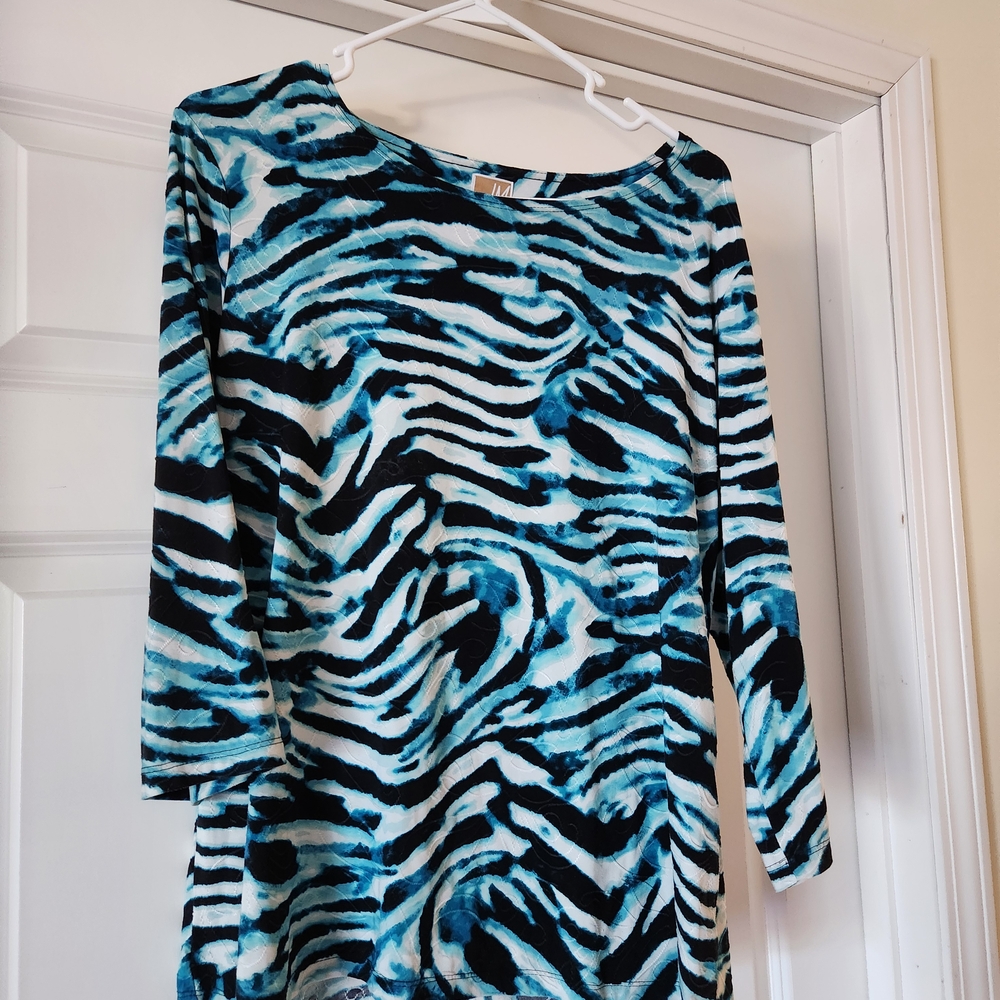 Ladies Blue and Black Zebra Print Top. 3/4 Sleeves